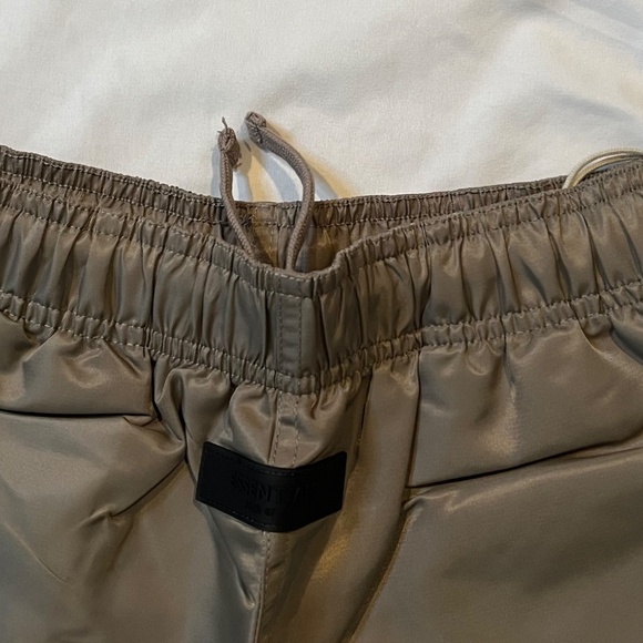 Fear of God Essentials Kids “Desert Taupe” Running Shorts Size M - Picture 2 of 8